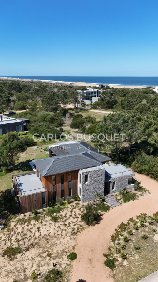 Casa ID.323 - Casa en venta de 4 dormitorios, en Jose Ignacio, Barrio Laguna Escondida