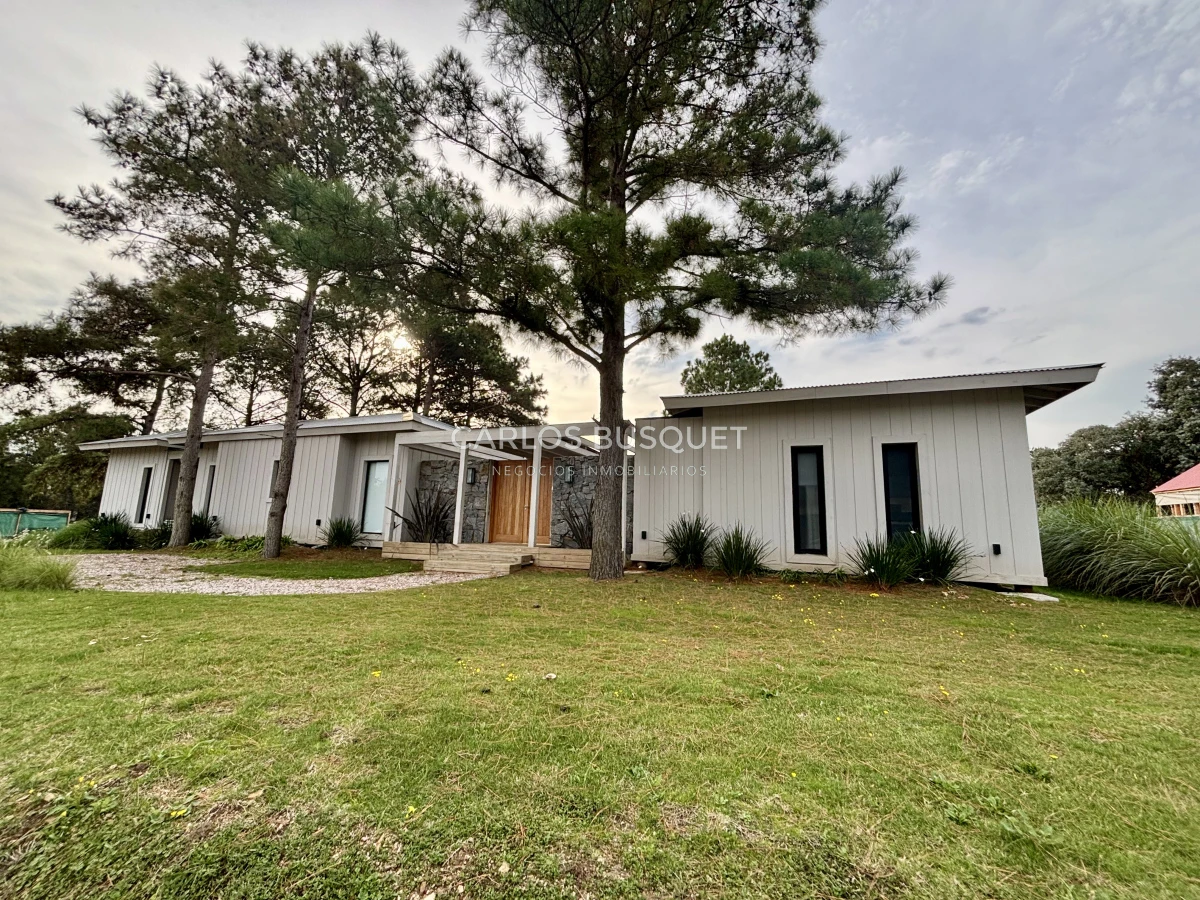 Casa ID.1094 - Casa en venta de 4 dormitorios en la Barra, Barrio Don Miguel 