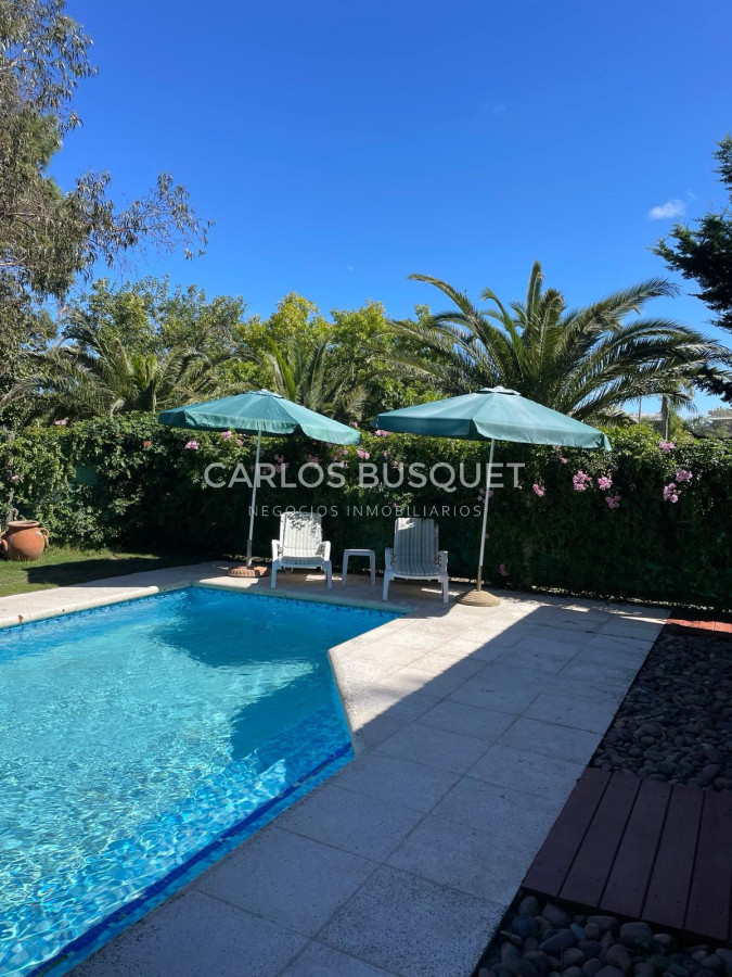 Casa ID.1262 - Casa en alquiler de temporada en barrio Lugano Punta del este 3 dormitorios con piscina