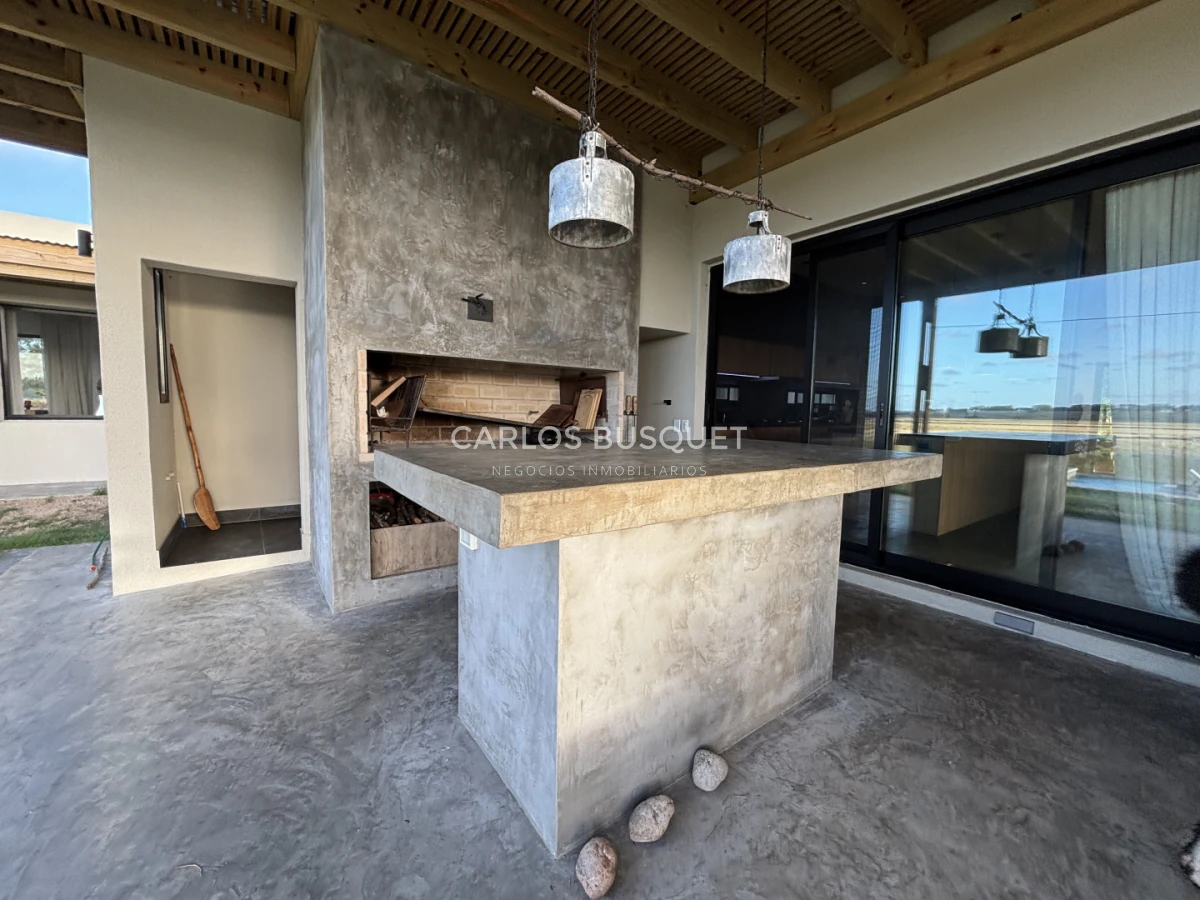 Casa ID.1296 - Chacra en alquiler temporal de 5 dormitorios, en Camino Medellin