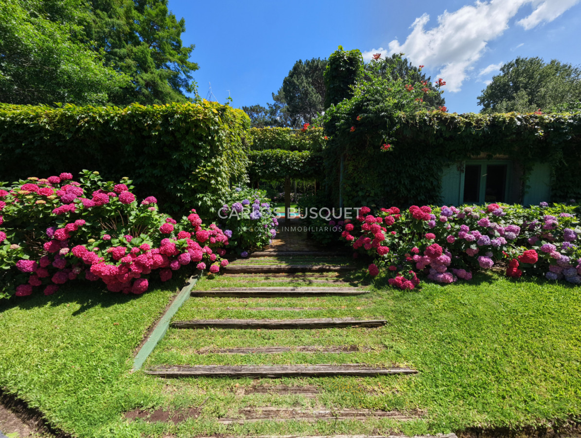 Casa ID.1311 - Casa en venta de 5 dormitorios en el Golf