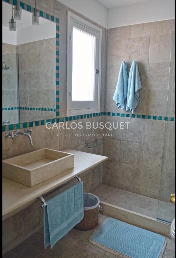 Casa ID.384 - Casa en alquiler temporal, de 6 dormitorios, en Playa  Barava