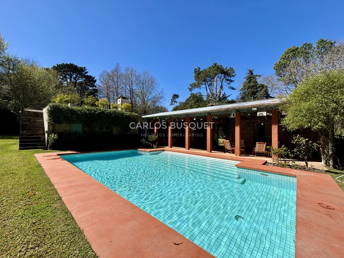 Casa ID.1311 - Venta casa de 5 dormitorios en barrio Golf, Punta del Este