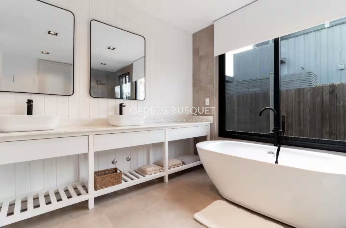 Casa ID.1366 - Casa en venta de 3 dormitorios en suite en La Juanita