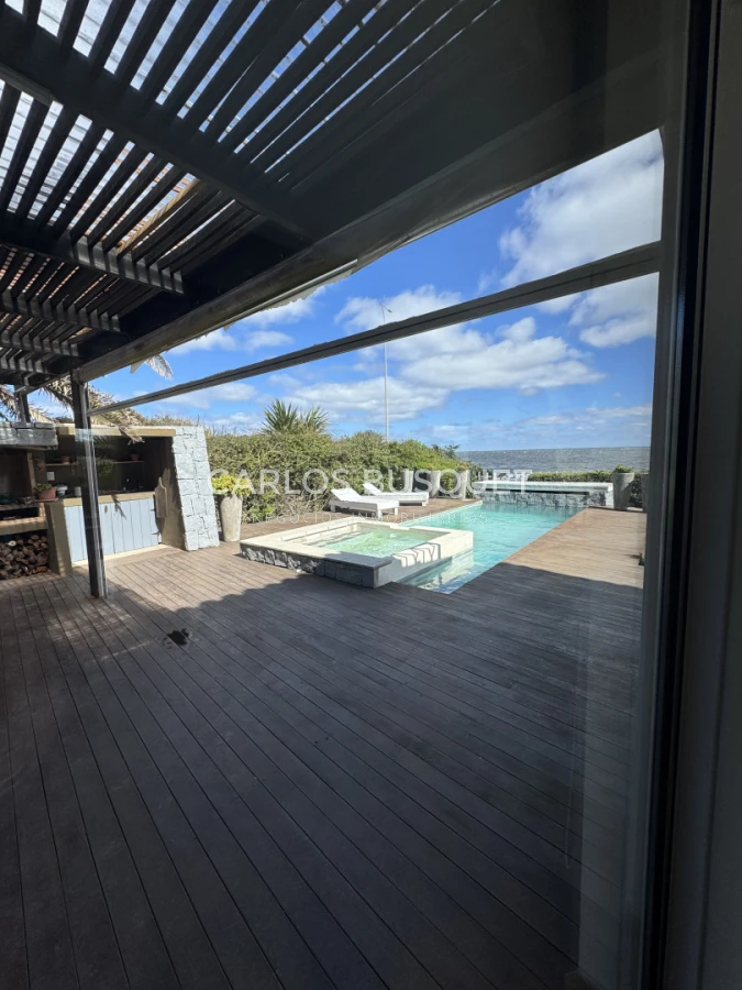 Casa ID.1808 - Casa de 4 dormitorios en venta en Peninsula