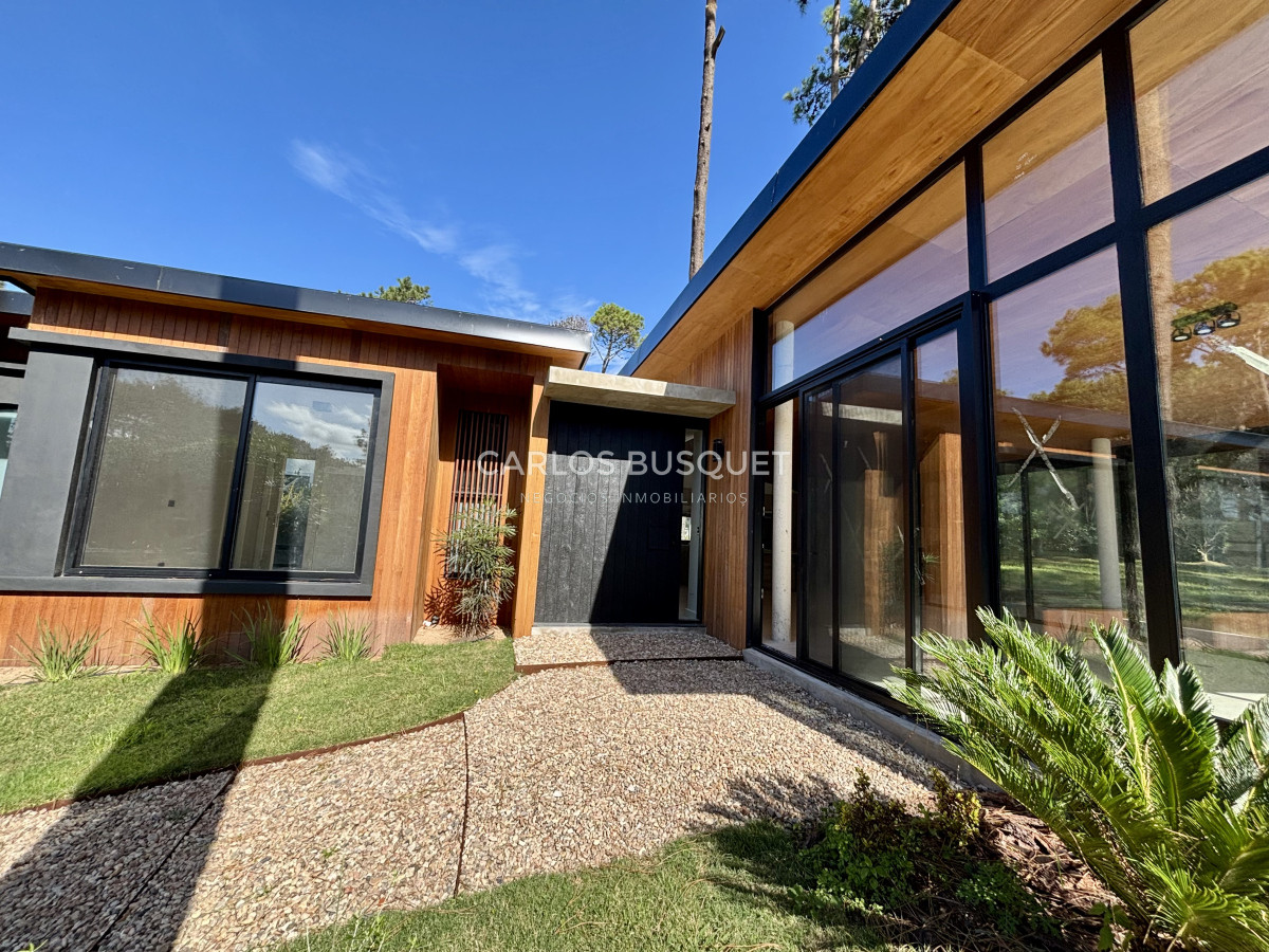 Casa ID.891 - Casa en venta de 4 dormitorios, en barrio cerrado, Rincon del Indio 