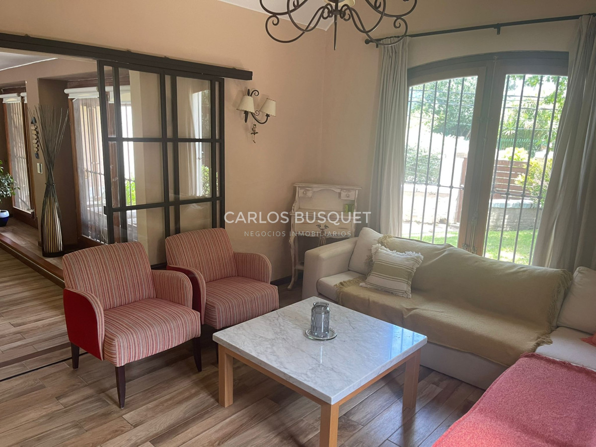 Casa ID.885 - Hermosa casa ubicada en Playa Mansa Punta Del Este