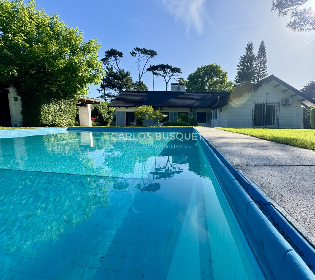 Casa ID.753 - Casa en venta de 6 dormitorios en Playa Mansa