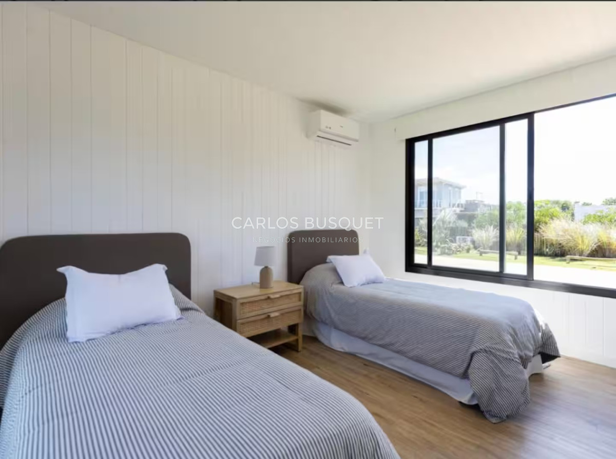 Casa ID.1366 - Casa en venta de 3 dormitorios en suite en La Juanita