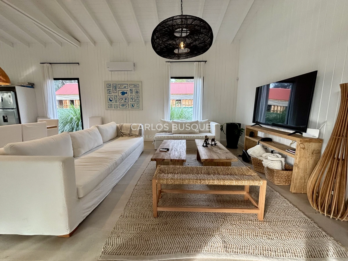 Casa ID.1094 - Casa en venta de 4 dormitorios en la Barra, Barrio Don Miguel 