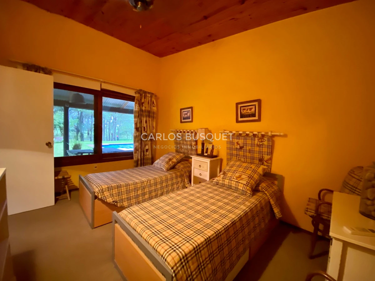 Casa ID.399 - Venta Chacra de 5 hectáreas con casa de 6 dormitorios, en Camino Medellin