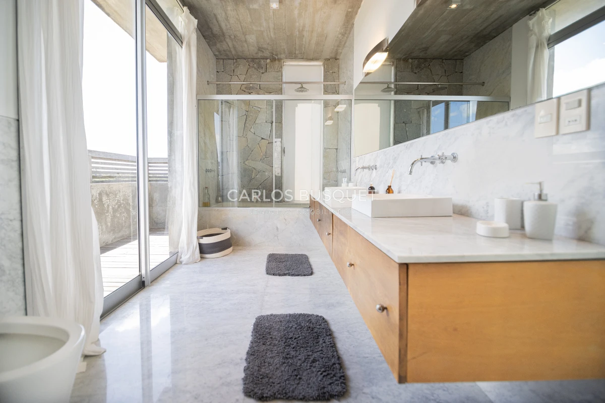 Casa ID.244 - Casa en Venta, de 6 dormitorios, en Santa Monica, sobre el mar