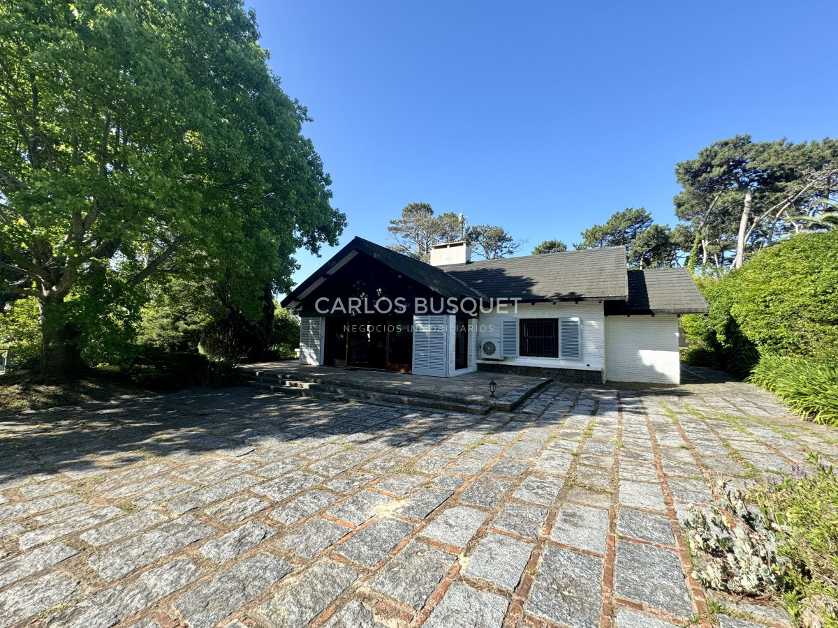 Casa ID.753 - Casa en venta de 6 dormitorios en Playa Mansa