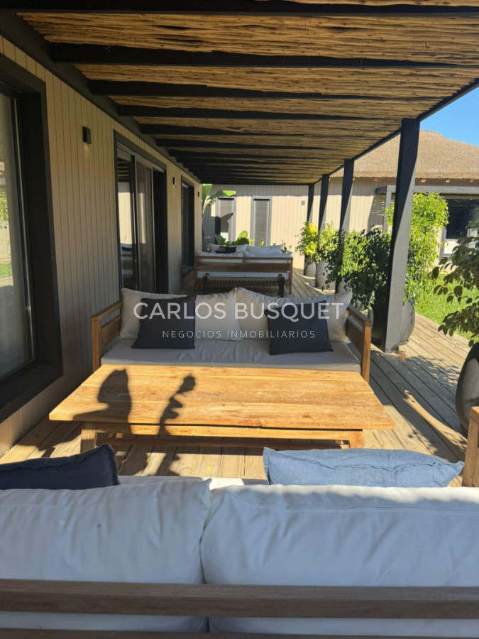 Casa ID.1646 - Venta casa de 4 dormitorios y servicio en Puerto Quetzal, La Barra