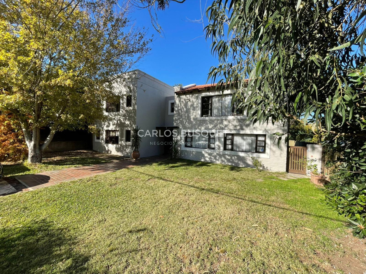 Casa ID.1262 - Casa en alquiler de temporada en barrio Lugano Punta del este 3 dormitorios con piscina