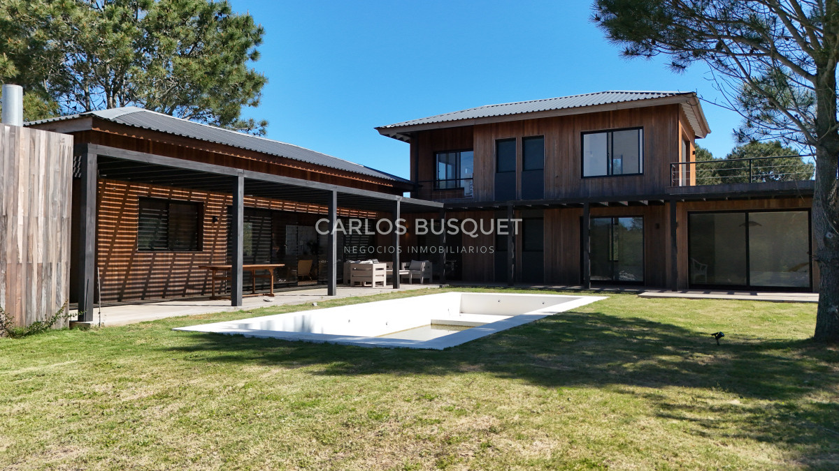 Casa ID.323 - Casa en venta de 4 dormitorios, en Jose Ignacio, Barrio Laguna Escondida