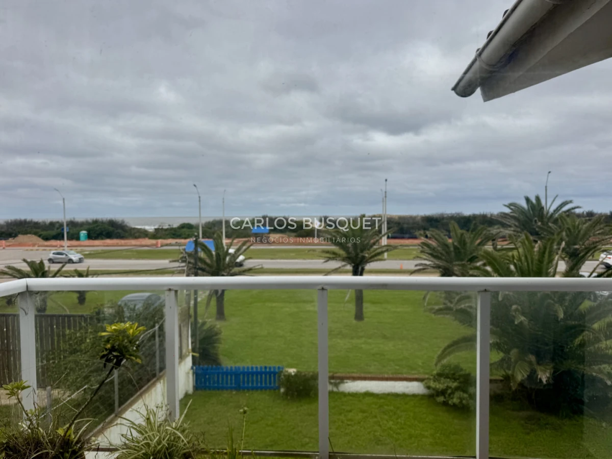 Casa ID.1790 - Casa en venta frente al mar playa Brava