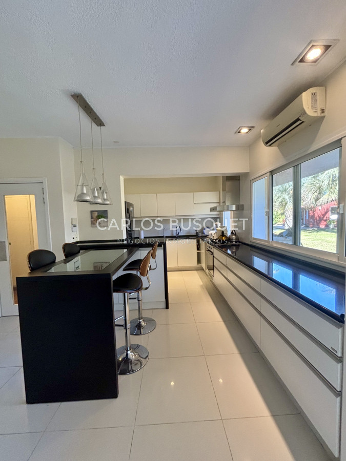 Casa ID.703 - Casa en alquiler temporal de 5 dormitorios en zona Cantegril