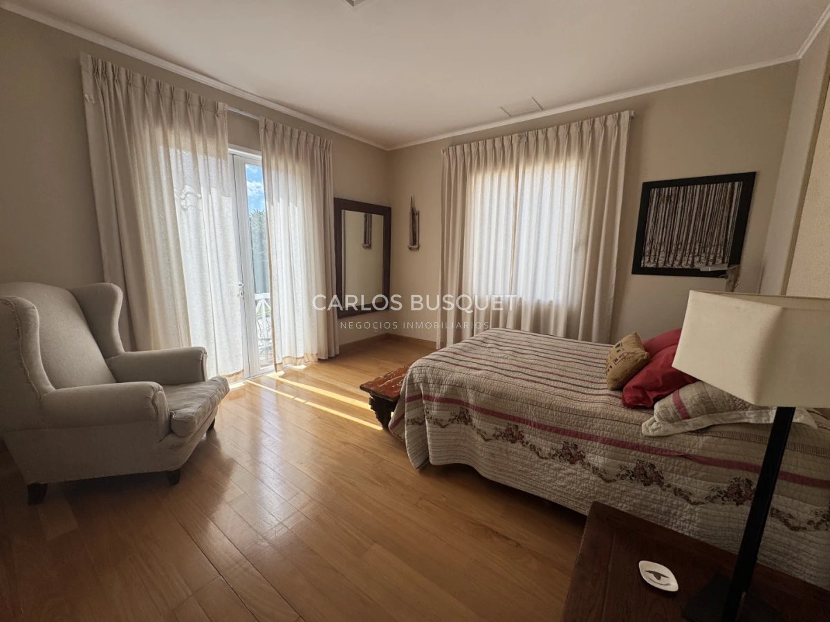 Casa ID.1808 - Casa de 4 dormitorios en venta en Peninsula