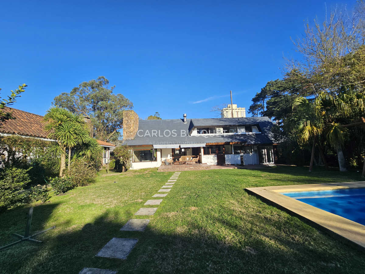 Casa ID.1306 - Espectacular casa en venta en Barrio Lugano Punta Del Este 4 dormitorios
