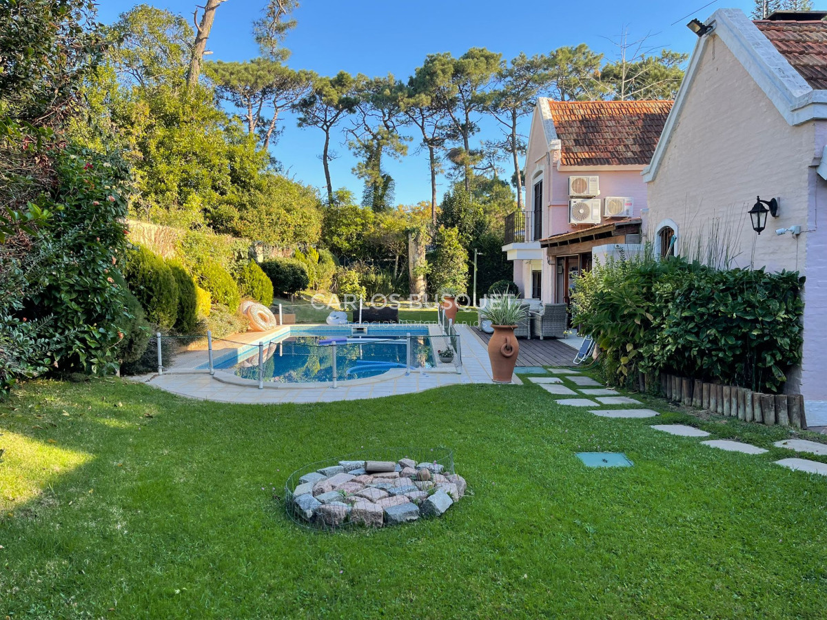 Casa ID.885 - Hermosa casa ubicada en Playa Mansa Punta Del Este
