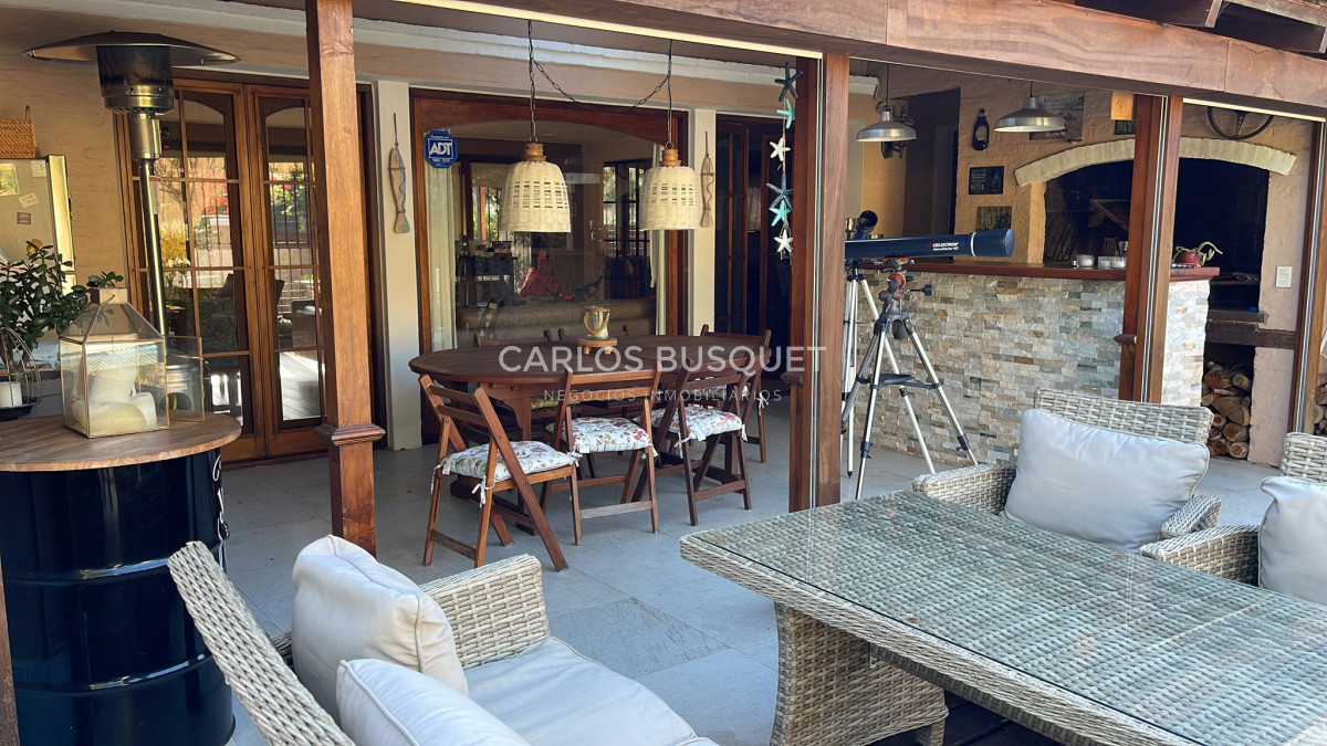 Casa ID.885 - Hermosa casa ubicada en Playa Mansa Punta Del Este
