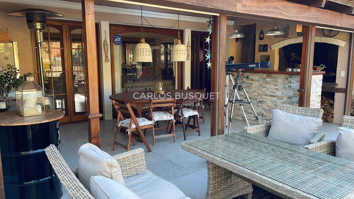 Casa ID.885 - Casa en venta de 4 dormitorios en playa Mansa