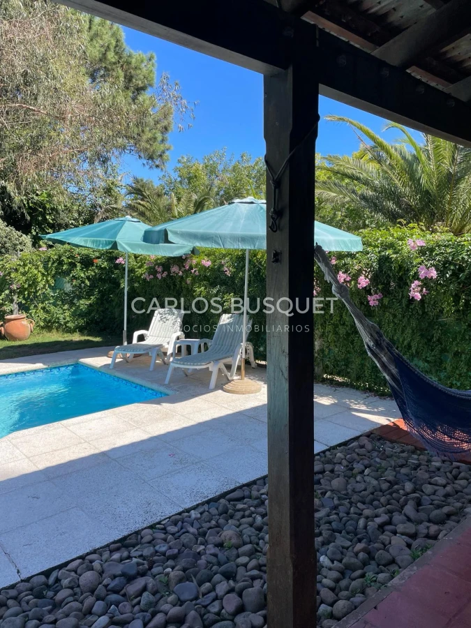 Casa ID.1262 - Casa en alquiler de temporada en barrio Lugano Punta del este 3 dormitorios con piscina
