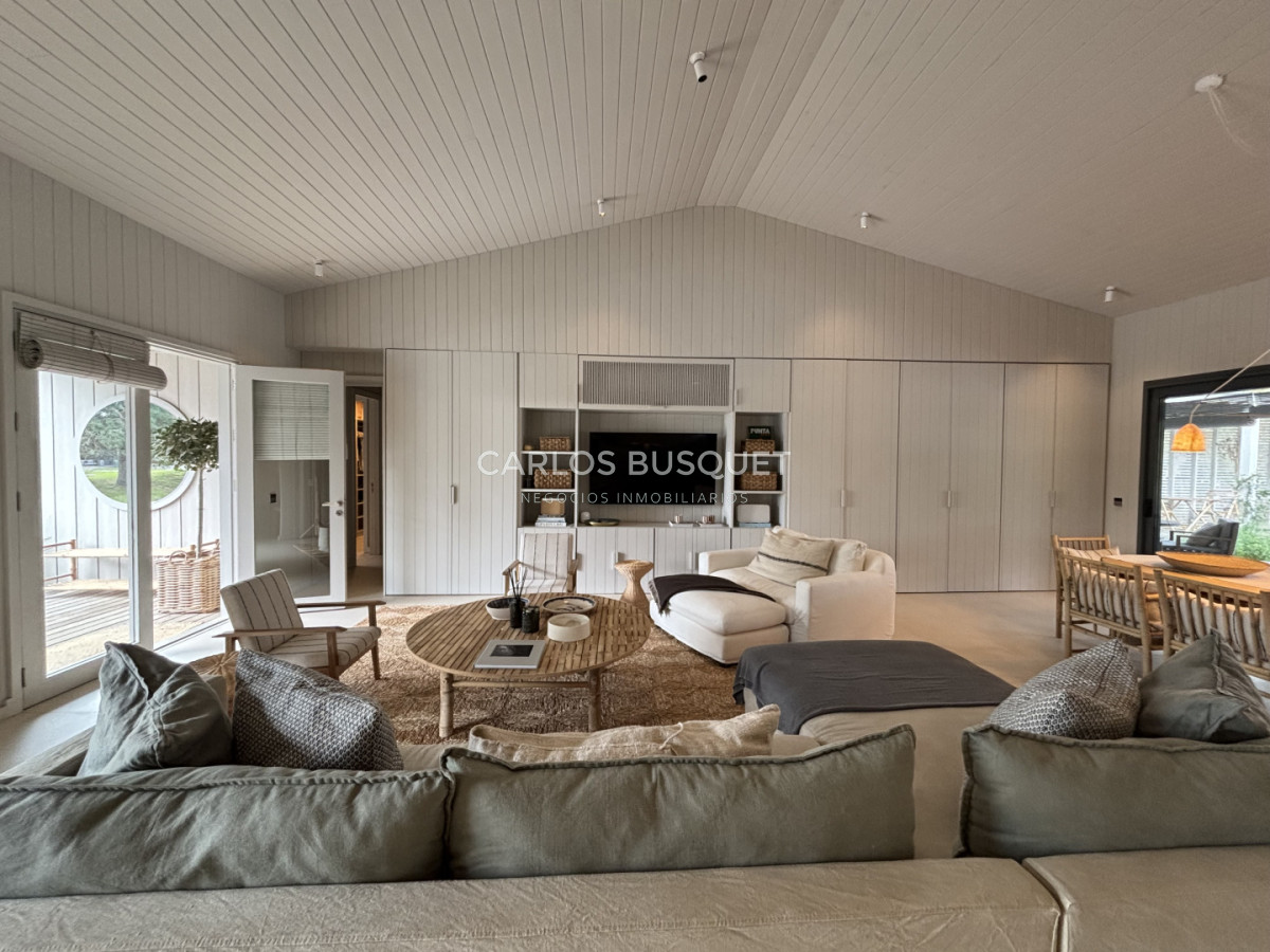 Casa ID.1655 - Casa en venta de 5 dormitorios en suite en Pinar del Faro, José Ignacio