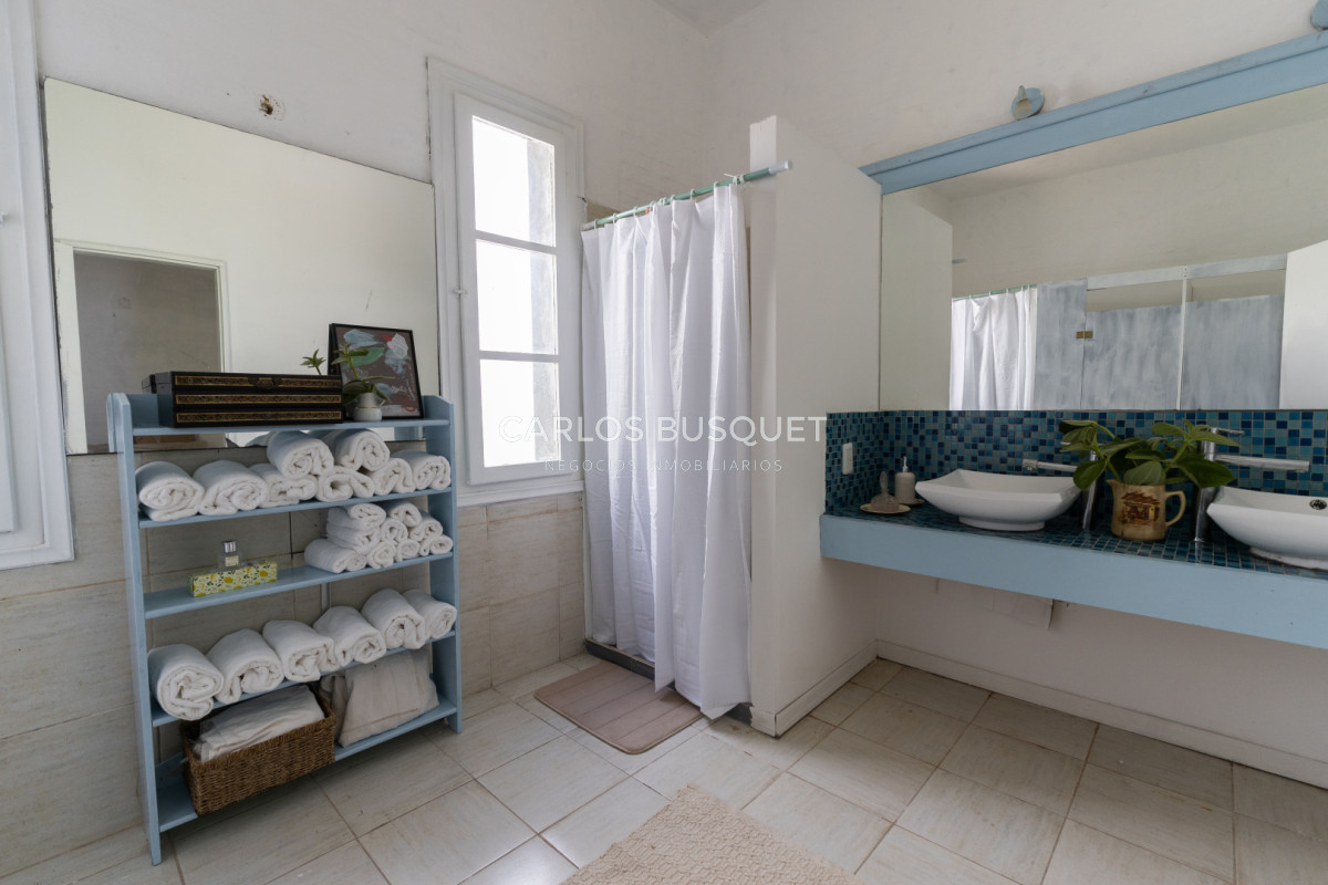 Casa ID.1437 - Casa en alquiler temporal de 5 dormitorios en suite, en La Barra