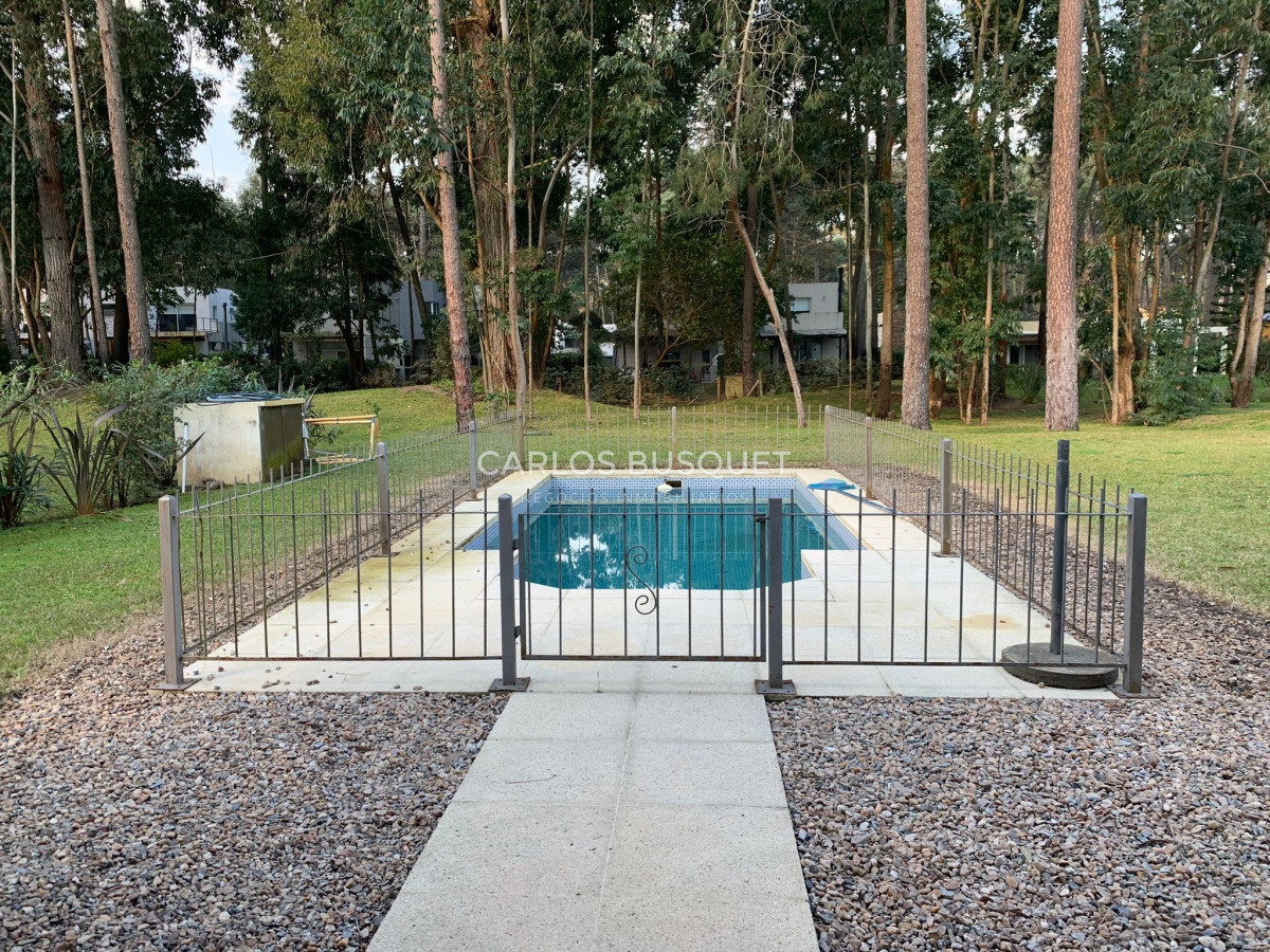 Casa ID.294 - Casa en venta de 4 dormitorios en Solanas 