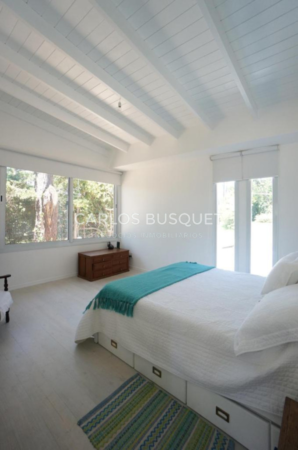 Casa ID.345 - Moderna casa en venta zona Rincon del Indio