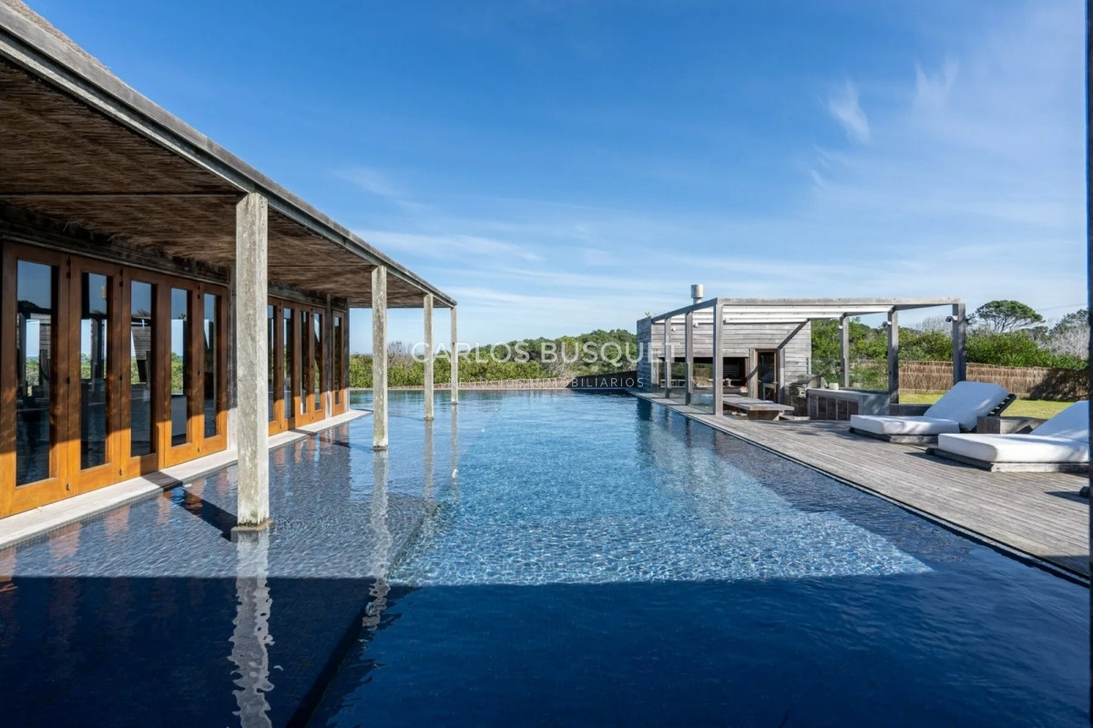 Casa ID.558 - Casa en venta, de 5 dormitorios, en San Antonio de La Pedrera. 