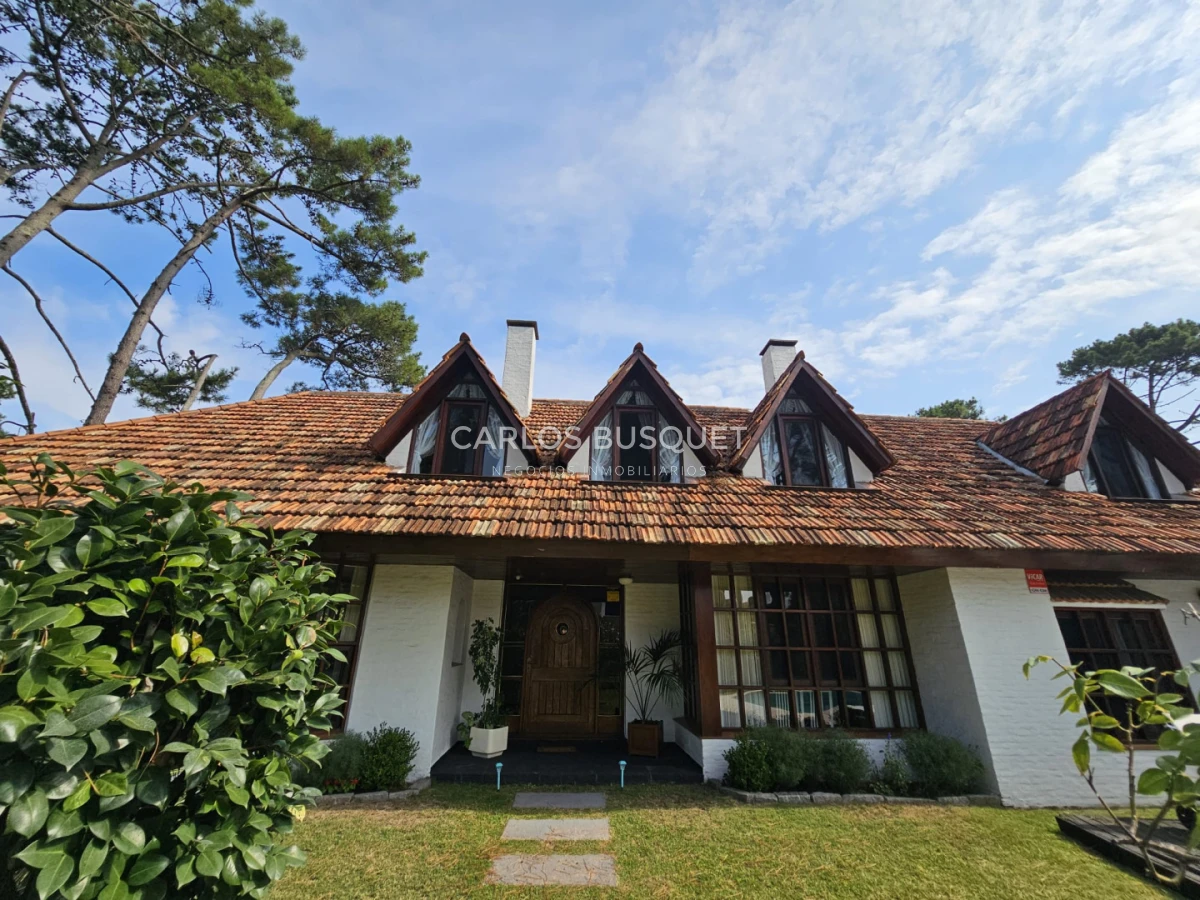 Casa ID.1513 - Gran casa en venta en zona comercial de Lugano San Rafael