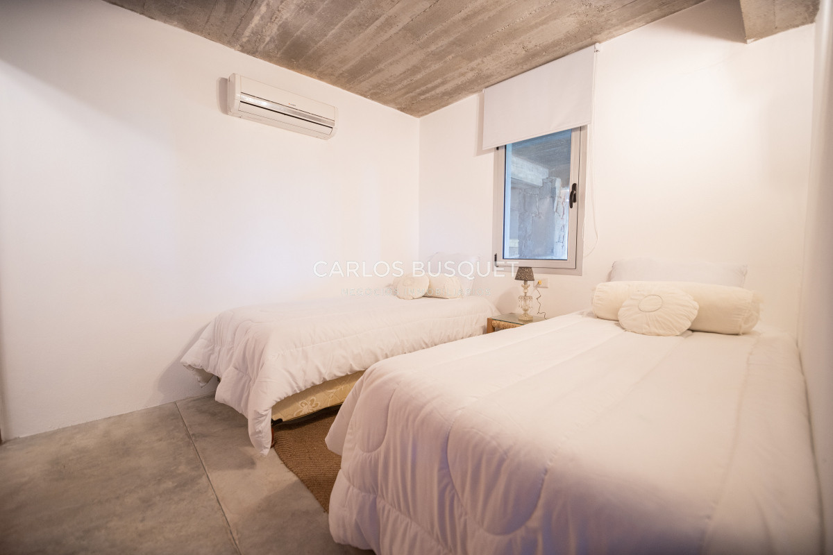 Casa ID.244 - Casa en Venta, de 6 dormitorios, en Santa Monica, sobre el mar