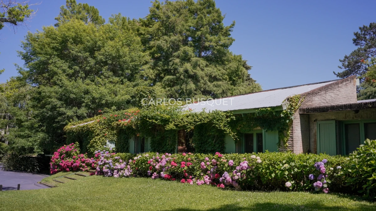 Casa ID.1311 - Venta casa de 5 dormitorios en barrio Golf, Punta del Este