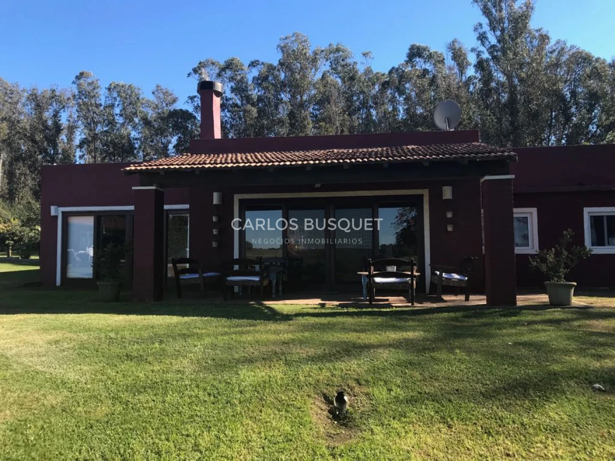 Casa ID.399 - Venta Chacra de 5 hectáreas con casa de 6 dormitorios, en Camino Medellin