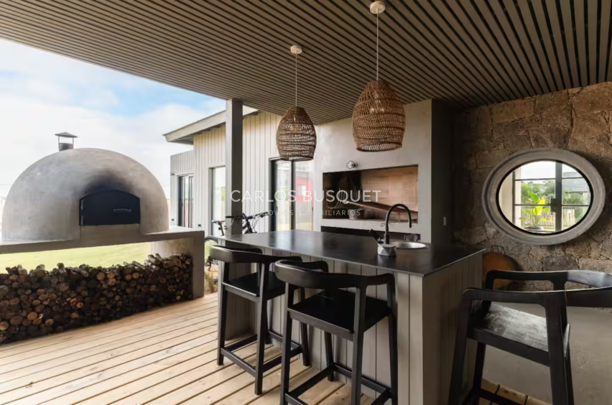 Casa ID.1366 - Casa en venta de 3 dormitorios en suite en La Juanita