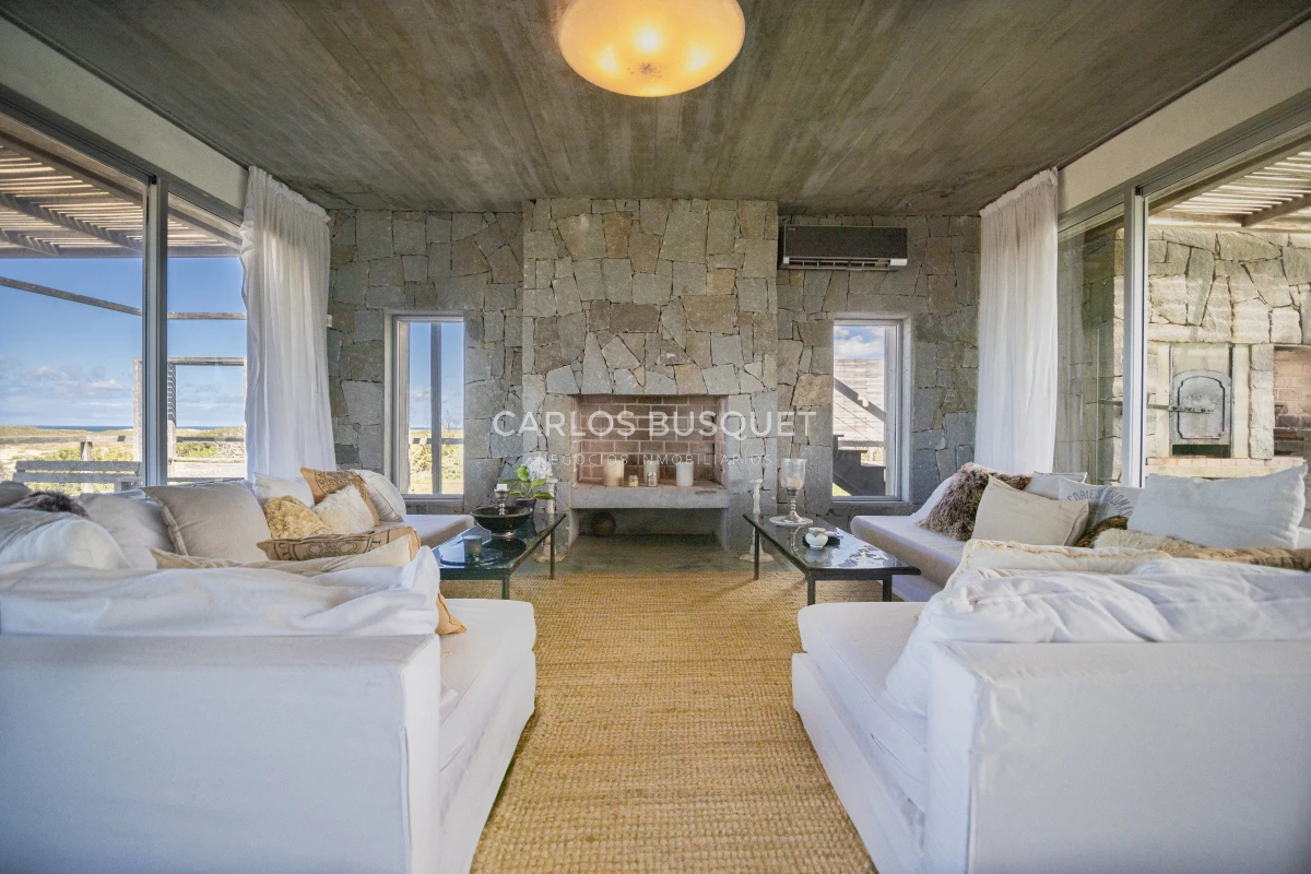 Casa ID.244 - Casa en Venta, de 6 dormitorios, en Santa Monica, sobre el mar