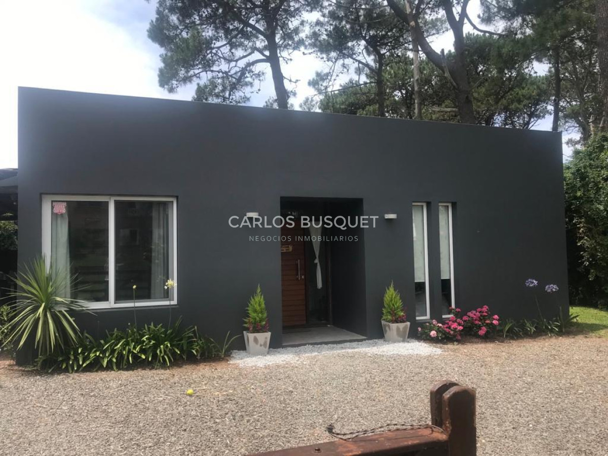 Casa ID.345 - Moderna casa en venta zona Rincon del Indio