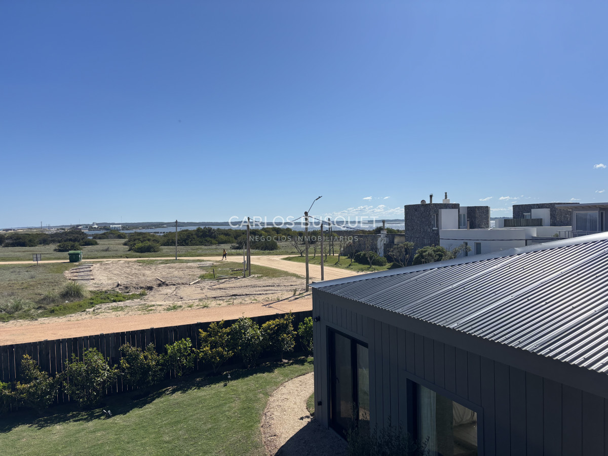 Casa ID.1366 - Casa en venta de 3 dormitorios en suite en La Juanita