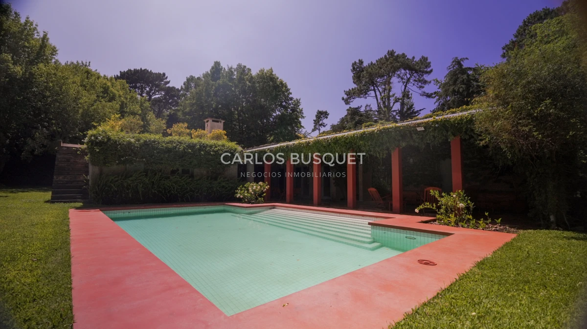 Casa ID.1311 - Venta casa de 5 dormitorios en barrio Golf, Punta del Este