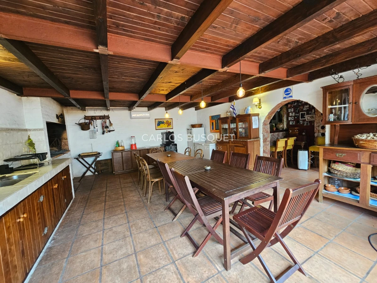 Casa ID.789 - Alquiler temporada casa de 5 dormitorios en playa Mansa.