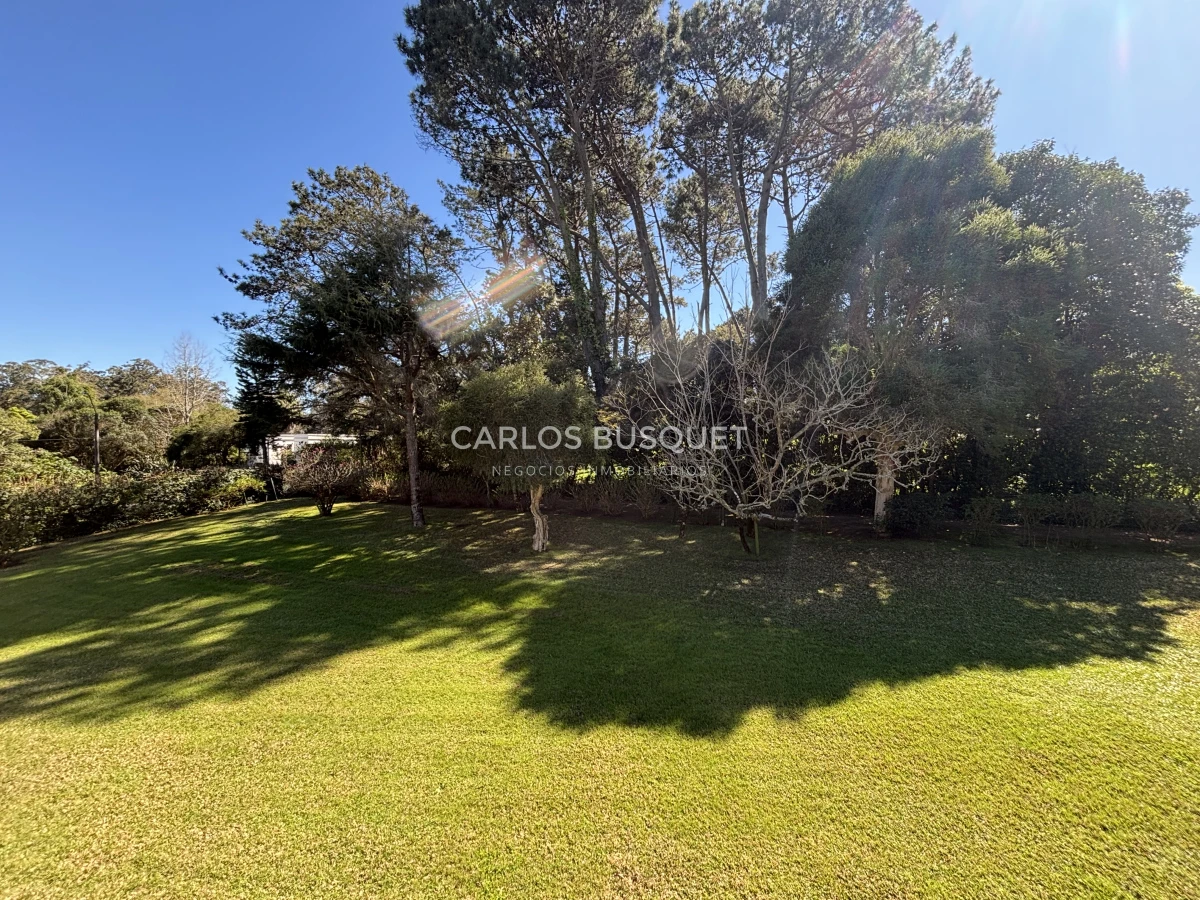 Casa ID.1311 - Venta casa de 5 dormitorios en barrio Golf, Punta del Este