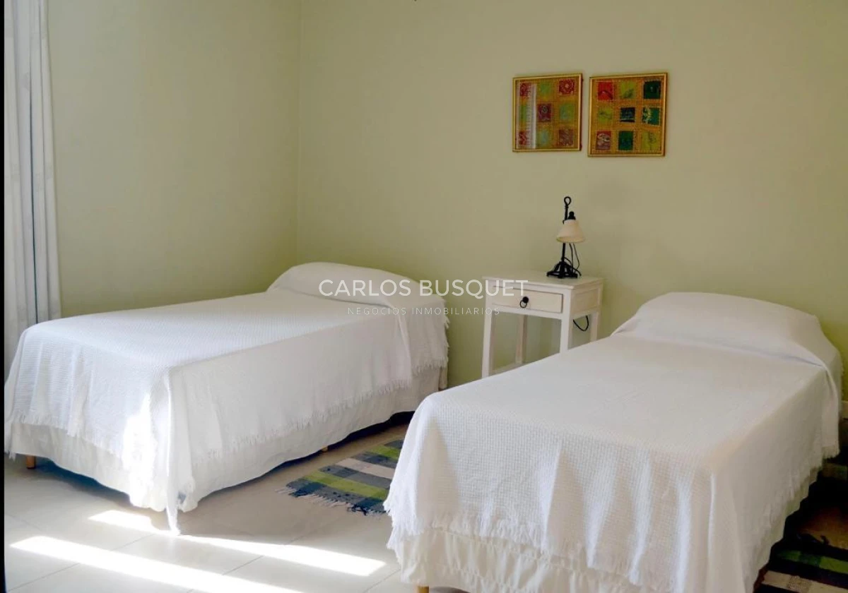 Casa ID.384 - Casa en alquiler temporal, de 6 dormitorios, en Playa  Barava