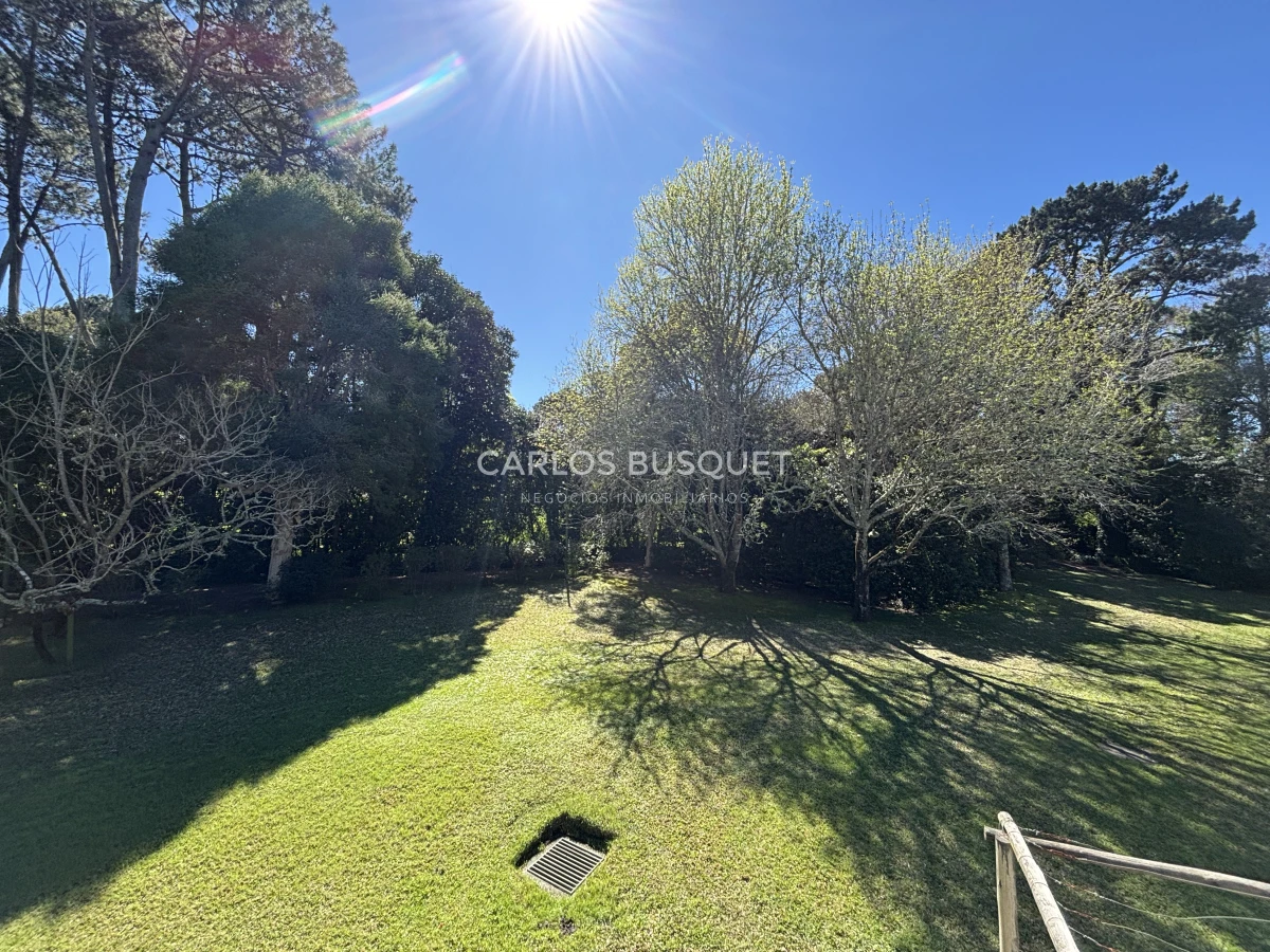 Casa ID.1311 - Venta casa de 5 dormitorios en barrio Golf, Punta del Este
