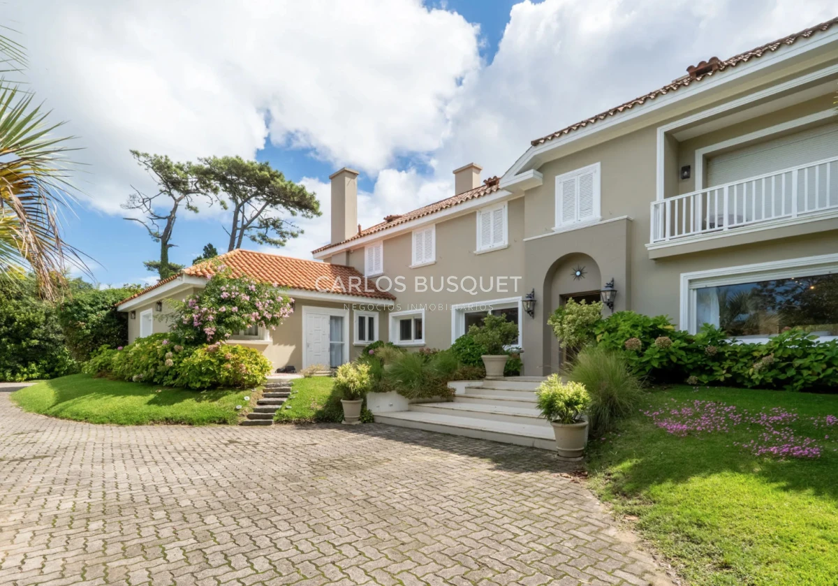 Casa ID.384 - Casa en alquiler temporal, de 6 dormitorios, en Playa  Barava