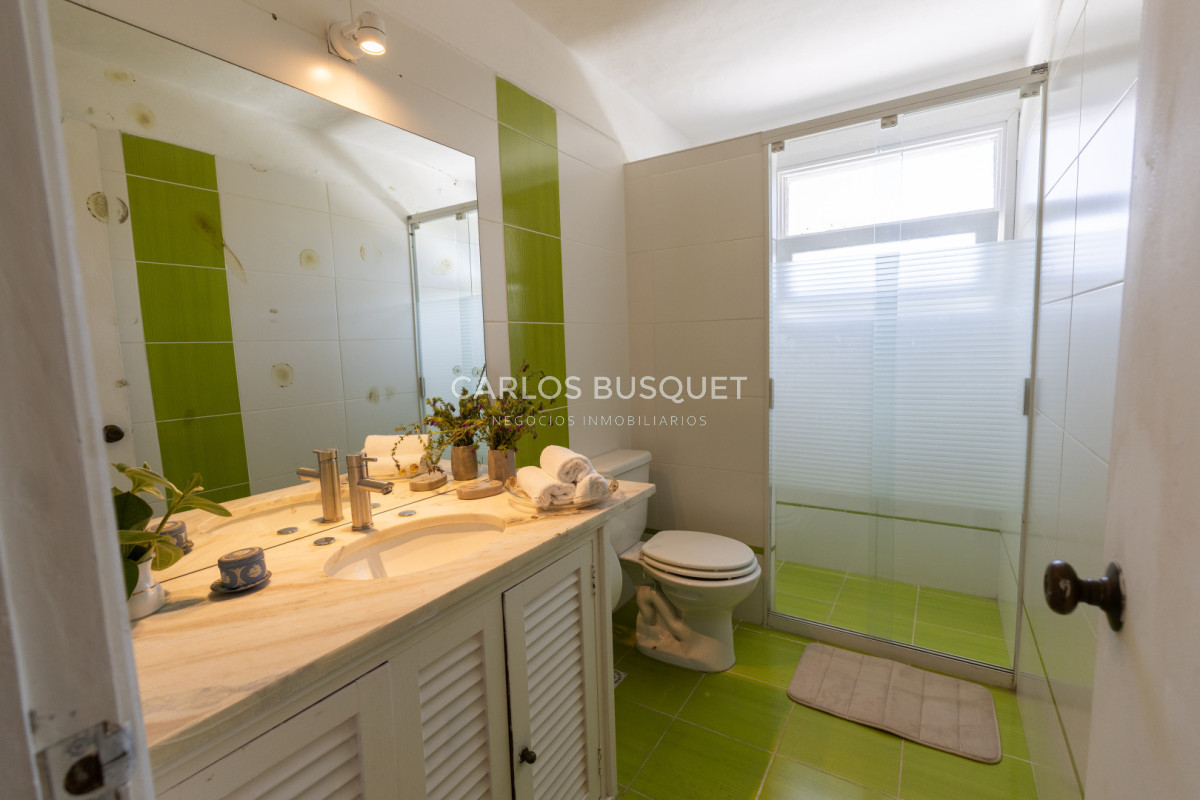 Casa ID.1437 - Casa en alquiler temporal de 5 dormitorios en suite, en La Barra