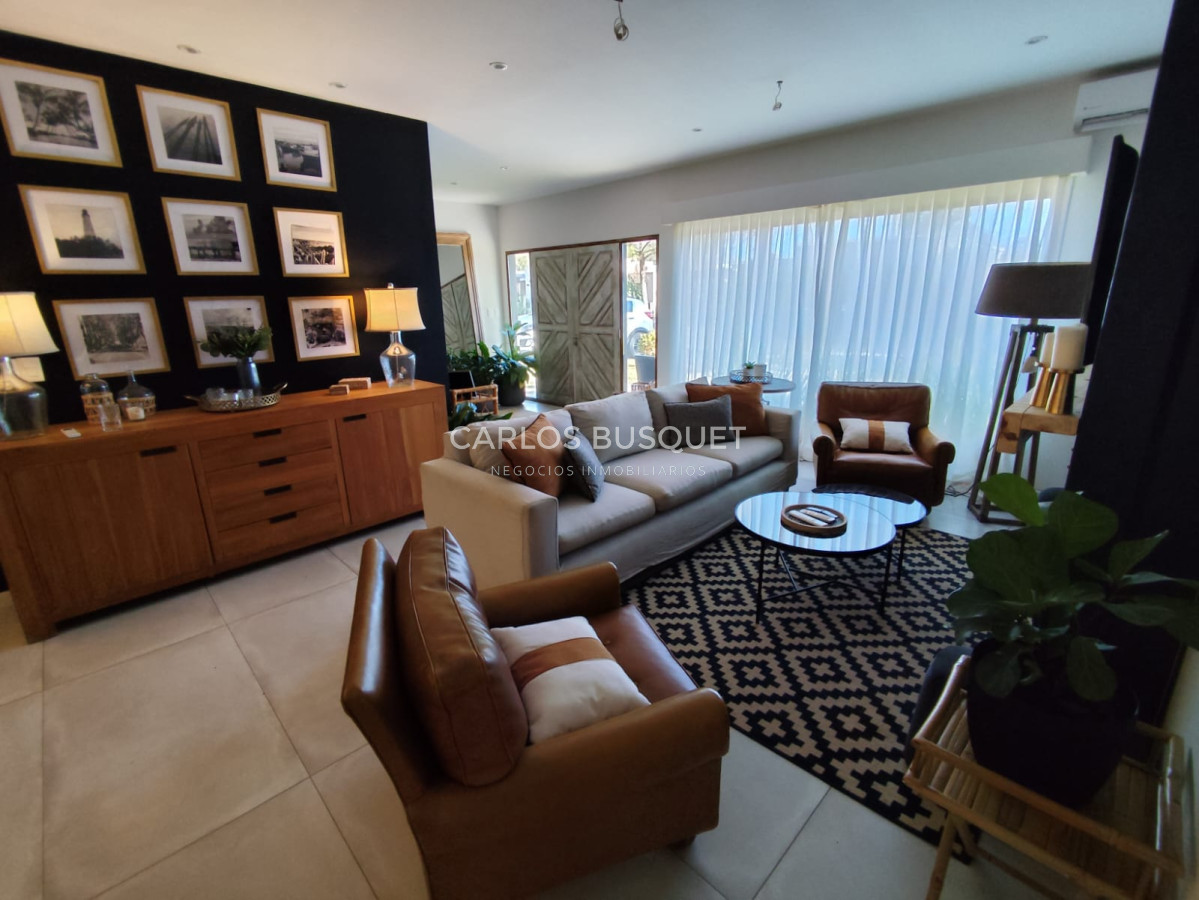 Casa ID.1389 - Casa en venta en barrio privado La Residence de 4 dormitorios 