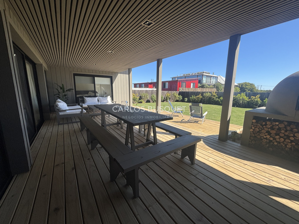 Casa ID.1366 - Casa en venta de 3 dormitorios en suite en La Juanita